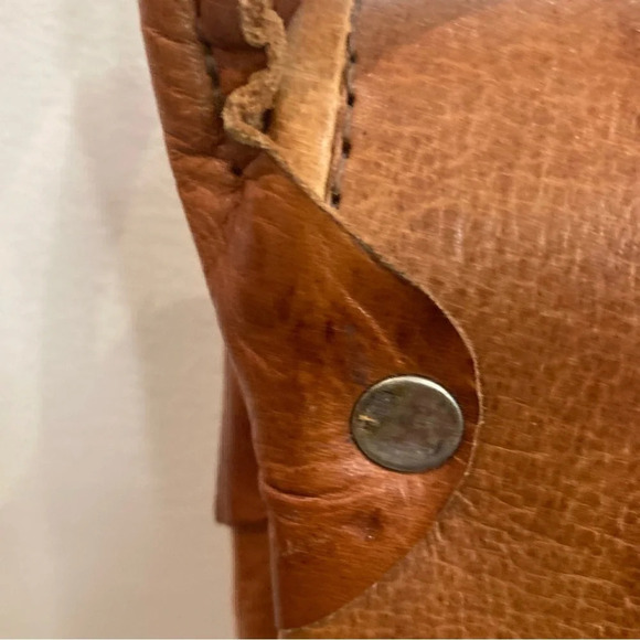 SADDLE Shaped Hand Crafted Leather Adjustable Strap Buckle Closure Purse Bag - Picture 10 of 14